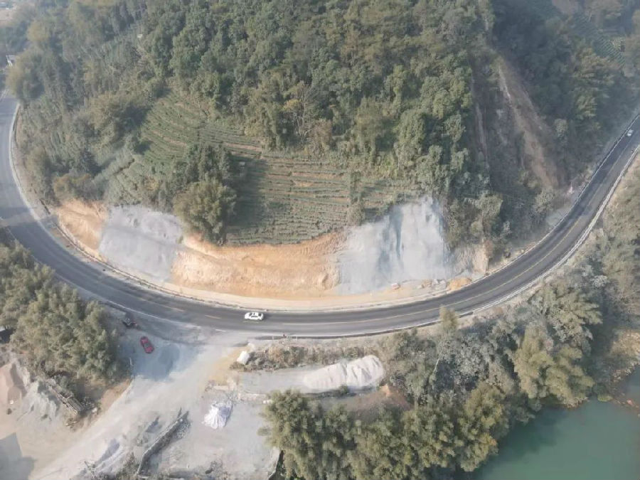 自治区公路发展中心副主任陈国仕到桂东辖区开展复工复产、公路安全督导工作